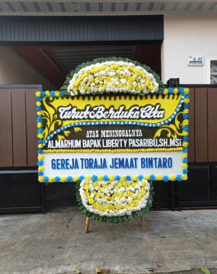 Papan Bunga Duka di Pantoloan Boya
