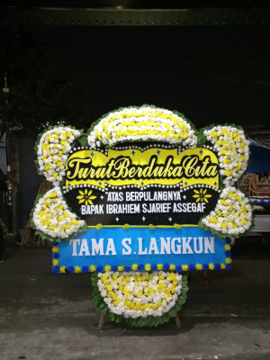 Papan Bunga Duka di Pantoloan Boya